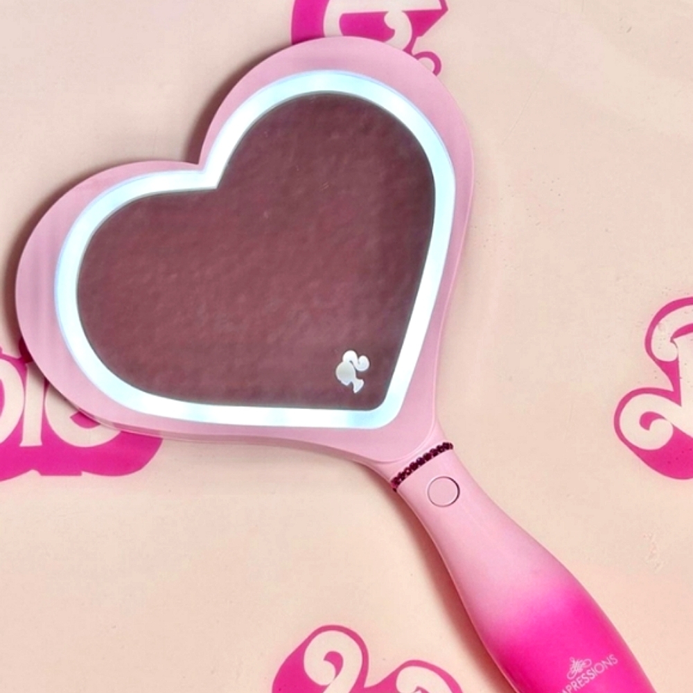 Barbie LED Handheld Mirror - Picture 11 of 16